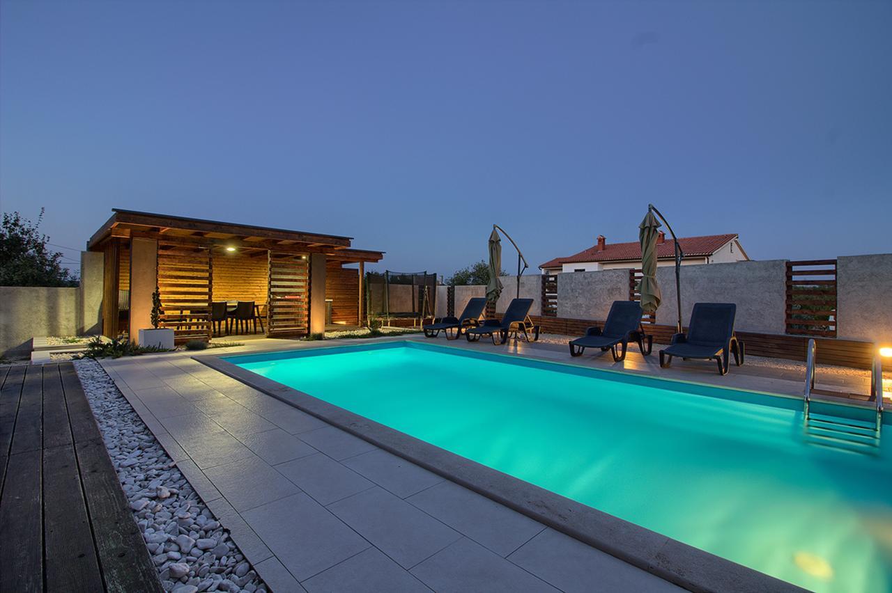 Stylish & Luxury Villa With Pool, Biliard, Extra Pool Heating Available - Wiibuk Pula Dış mekan fotoğraf